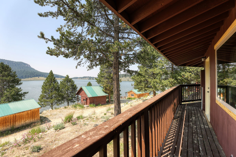 Lake Resort Meadowlark Ski Area & Lake Lodge